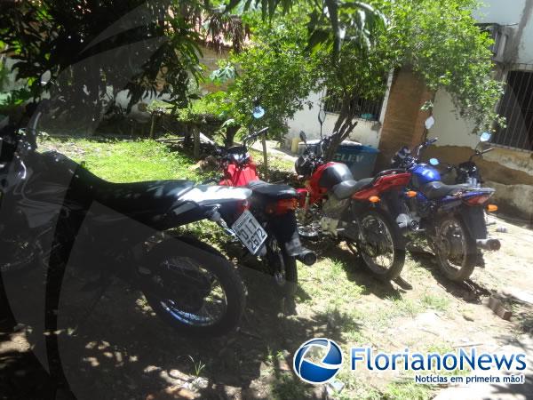 Opera&ccedil;&atilde;o policial resulta na apreens&atilde;o de 10 motocicletas em Bar&atilde;o de Graja&uacute;.(Imagem:FlorianoNews)