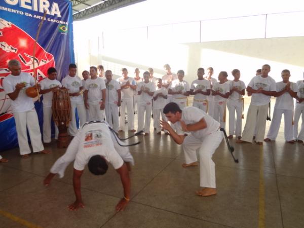 Abad&aacute; Capoeira realizou batismo e troca de cordas em Floriano.(Imagem:FlorianoNews)