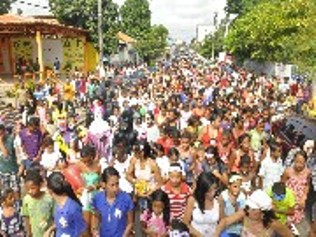 Arrastinho faz a alegria da criançada no primeiro dia de carnaval em Floriano