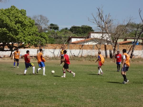 Torneio de futebol marcou o Dia do Comerci&aacute;rio em Floriano.(Imagem:FlorianoNews)