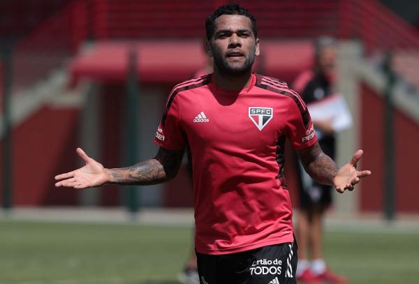 Daniel Alves n&atilde;o desiste do sonho de ir &agrave; Copa de 2022(Imagem:Reprodu&ccedil;&atilde;o)