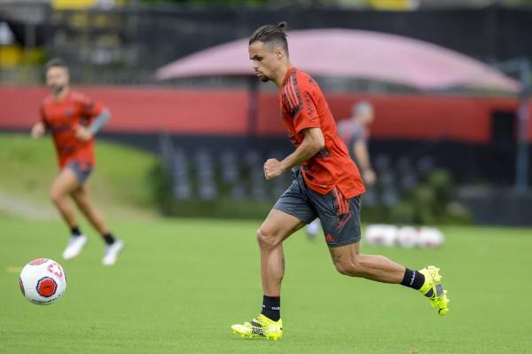 Dez dias e contando: Flamengo é firme em exigências e venda de Michael ao Al Hilal vira novela