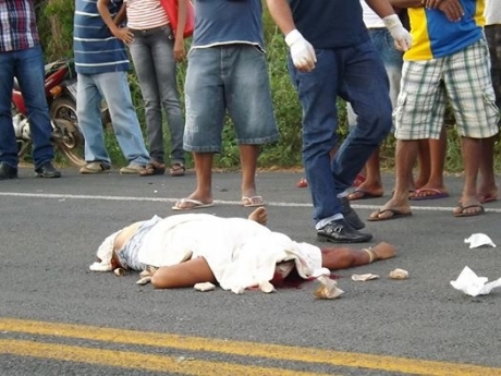 Colisão entre carro e moto deixa uma vítima fatal na BR 343