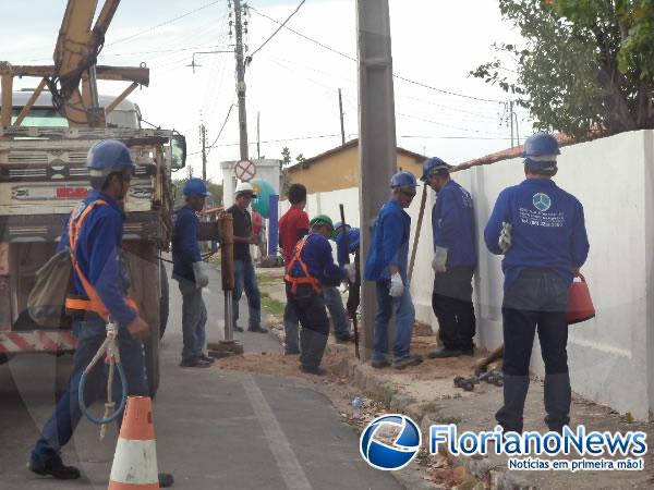 Eletrobras realiza substitui&ccedil;&atilde;o de cabos no bairro Caixa D?&aacute;gua.(Imagem:FlorianoNews)