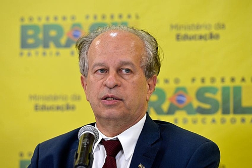 Debandada no Inep coloca Enem 2021 em risco, avalia ex-ministro da Educação