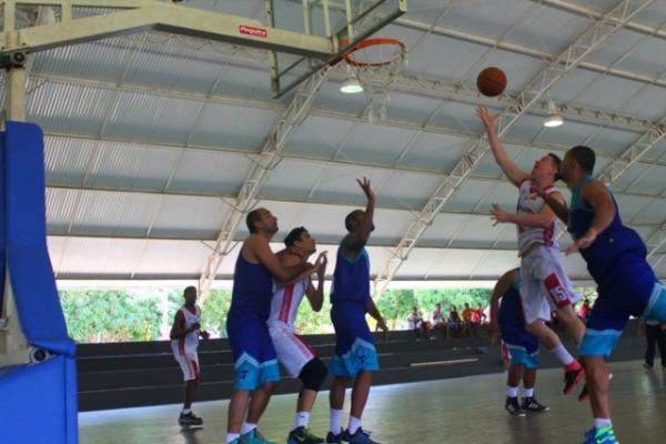 Turma vence atual campeão e dispara na liderança do Piauiense de basquete