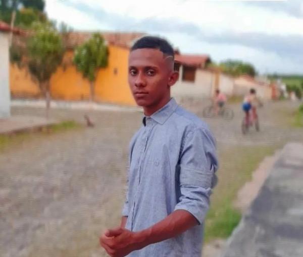  Wilian da Silva Alves, de 19 anos, foi preso por suspeita de assalto; fam&iacute;lia diz que ele &eacute; inocente.(Imagem: Reprodu&ccedil;&atilde;o )