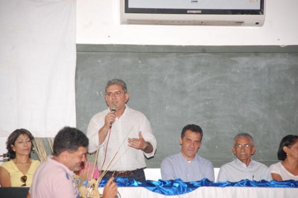 Professores recebem certificado do Curso de Extens&atilde;o em Educa&ccedil;&atilde;o Integrada.(Imagem:Waldemir Miranda)
