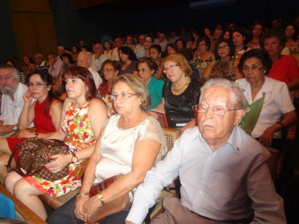 Lan&ccedil;ado segundo volume da 