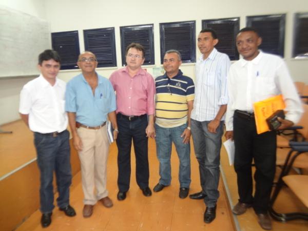 Semin&aacute;rio discute regionaliza&ccedil;&atilde;o da gest&atilde;o dos res&iacute;duos s&oacute;lidos.(Imagem:FlorianoNews)