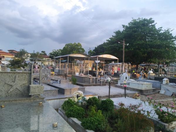 Cemit&eacute;rio S&atilde;o Pedro de Alc&acirc;ntara(Imagem:FlorianoNews)