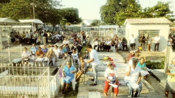 Florianenses lotam cemitérios da cidade no Dia de Finados
