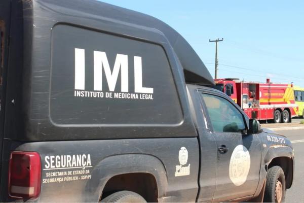 Mulher morre baleada na cabeça dentro de casa no PI; marido ex-PM é suspeito e alega tiro acidental