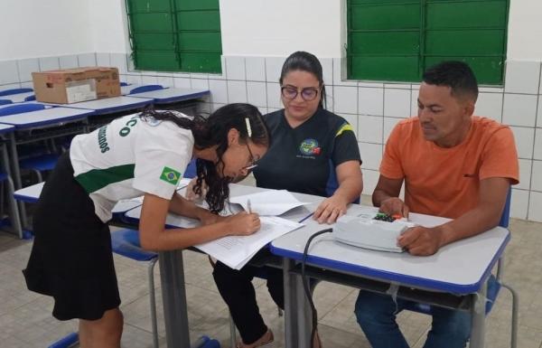 Estudantes votam para escolher seus representantes no Parlamento do Futuro