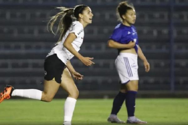 Corinthians vence Cruzeiro e pega o Santos na semi do Brasileiro feminino