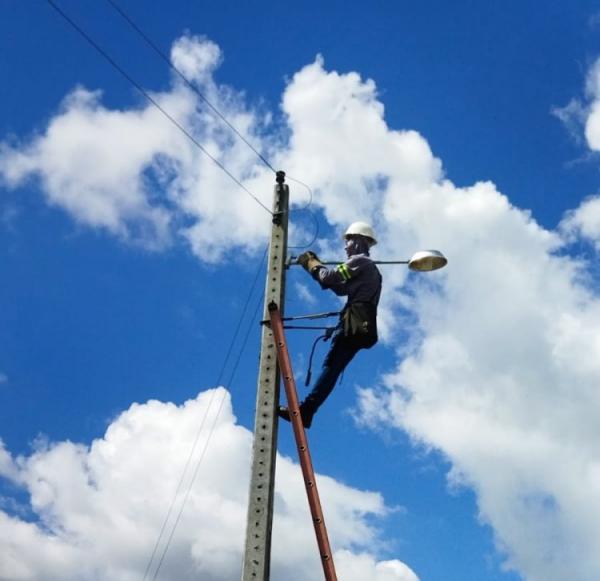 Infraestrutura intensifica serviços de Iluminação para atender as zonas urbana e rural de Floriano