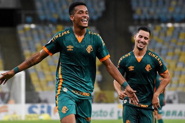Depois de um come&ccedil;o com susto, o Fluminense soube aproveitar bem a expuls&atilde;o de Thiago Heleno, antes do intervalo, para buscar a virada no segundo tempo. Com 39 pontos, est&aacute; atr&aacute;s a(Imagem:Reprodu&ccedil;&atilde;o)