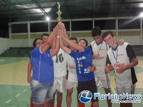 Tarde esportiva &eacute; realizada com alunos do col&eacute;gio Estadual.(Imagem:FlorianoNews)