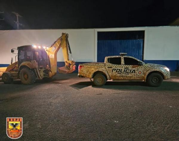Suspeitos de furtar retroescavadeiras na divisa PI/PE são presos em flagrante