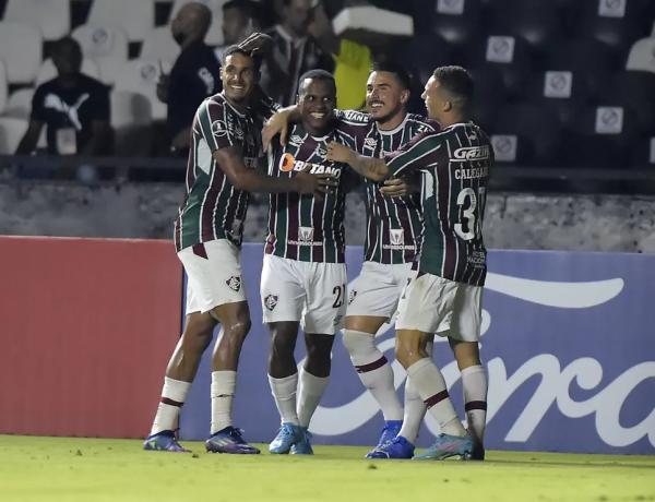  Cris Silva, Arias, Willian e Calegari comemoram gol do Fluminense.(Imagem:Andr&eacute; Dur&atilde;o/ge )