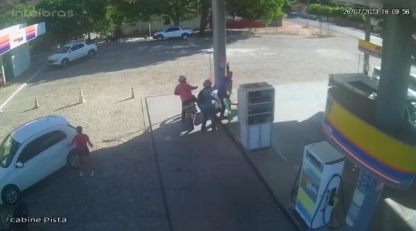 Vídeo mostra momento em que gerente de posto de combustíveis é assassinado no PI