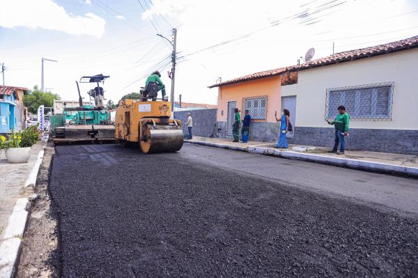 Ciro entregou o maior pacote de asfaltamento da história de Parnaíba com investimento de R$ 4,8 mi(Imagem:Ascom)