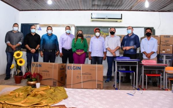 Prefeito Joel realiza entrega de novos equipamentos para rede municipal de ensino(Imagem:Secom)