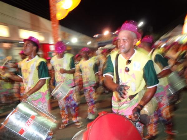 Cores, brilhos e samba no p&eacute; marcaram os desfiles das escolas de samba.(Imagem:FlorianoNews )