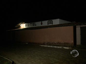 Corpo de mulher é achado em motel e marido em povoado de Água Branca