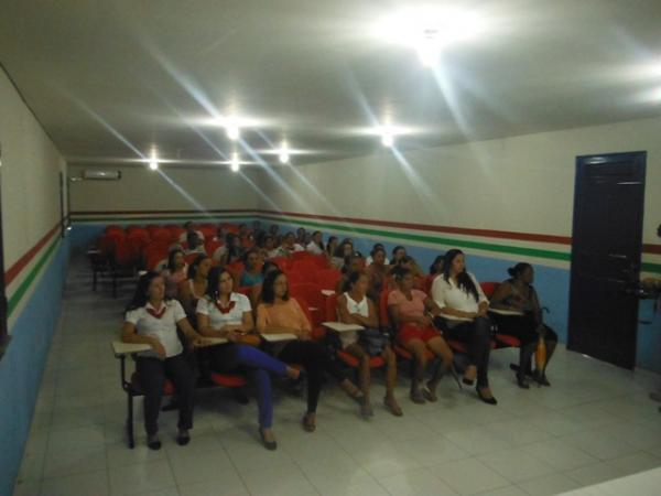 Reuni&atilde;o com pais articula rein&iacute;cio de programas da Assist&ecirc;ncia Social em Bar&atilde;o de Graja&uacute;.(Imagem:FlorianoNews)