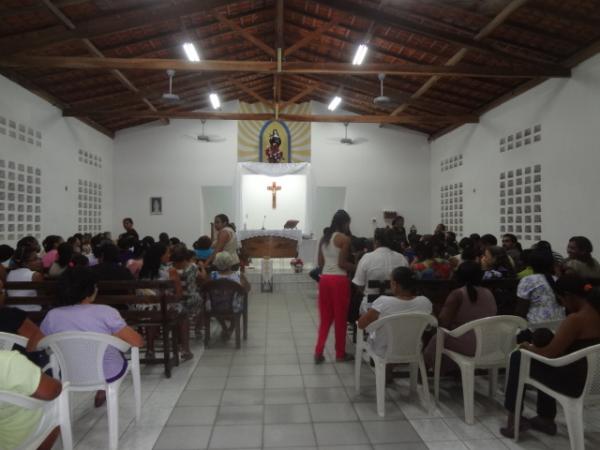 Prociss&atilde;o encerrou o festejo de Santa Rita de C&aacute;ssia em Floriano.(Imagem:FlorianoNews)