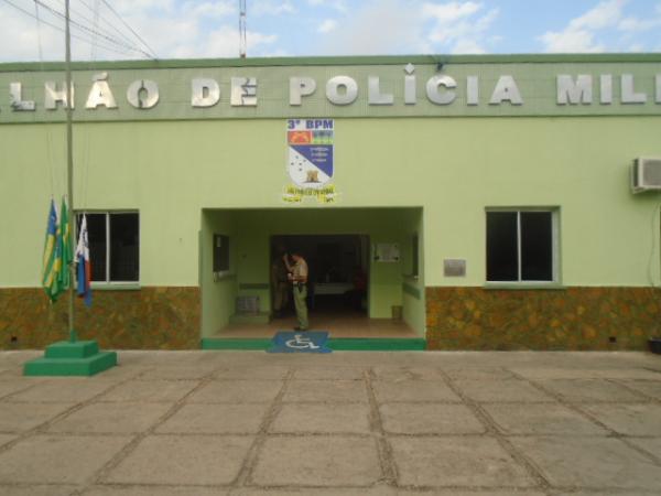 Adolescentes praticam assalto a transeunte no centro de Floriano