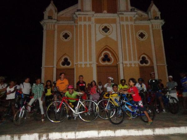 Associa&ccedil;&atilde;o dos Corredores do Sert&atilde;o realizou 1&ordm; passeio cicl&iacute;stico noturno.(Imagem:FlorianoNews)