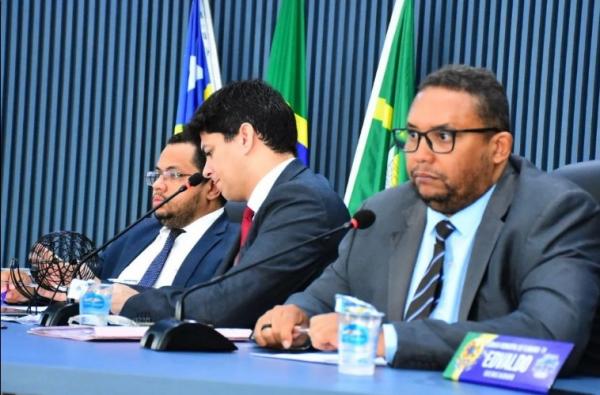 Câmara de Floriano encerra quinzena com mais cinco projetos aprovados