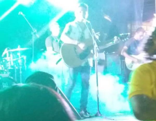 Tom Cleber faz show em Floriano e embala cora&ccedil;&otilde;es apaixonados.(Imagem:FlorianoNews)