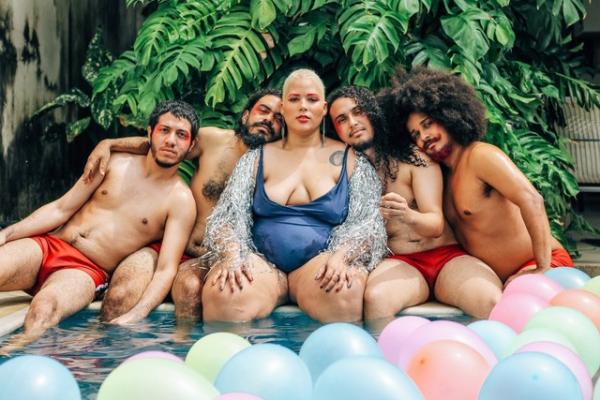 Bia Magalh&atilde;es, vocalista da banda Bia e os Becks, conta como faz para enfrentar o calor do B.R.O-Br&oacute; em Teresina.(Imagem:Divulga&ccedil;&atilde;o)
