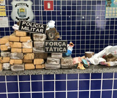 PM apreende duas mulheres e um homem com 28kg de maconha no PI
