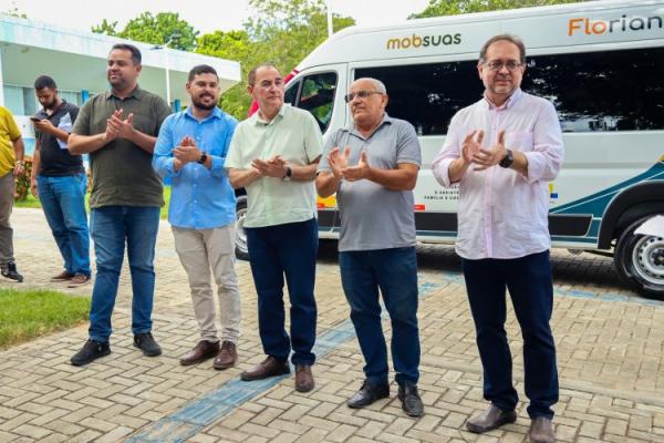 Prefeitura de Floriano entrega van do MobSUAS para fortalecer a assistência social.(Imagem:Secom)