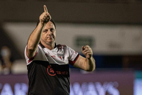  Rog&eacute;rio Ceni, t&eacute;cnico do S&atilde;o Paulo, no jogo contra o Atl&eacute;tico-GO.(Imagem:Isabela Azine/AGIF )