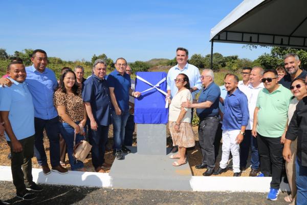 Ciro Nogueira visita obras e inaugura estrada em São Félix do Piauí