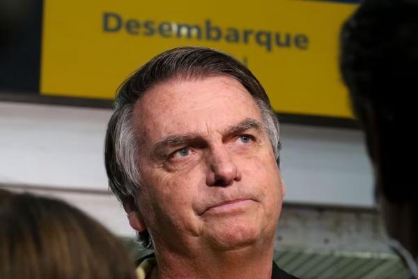Com 3x1 para tornar Bolsonaro inelegível, TSE suspende sessão; julgamento retorna na sexta
