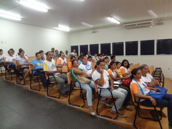 Secretaria de Sa&uacute;de promove reuni&atilde;o com agentes de sa&uacute;de.(Imagem:FlorianoNews)