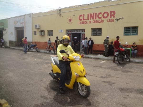 Rep&oacute;rter Amarelinho &eacute; multado em Blitz.(Imagem:FlorianoNews)