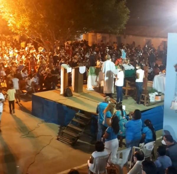 Fi&eacute;is participam do encerramento do tradicional festejo de Nossa Senhora da Guia(Imagem:Fernanda Feitosa)