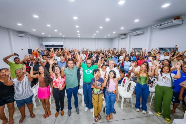 Jo&atilde;o Neto e Dr. Vin&iacute;cius Nascimento fortalecem grupo pol&iacute;tico com importantes lideran&ccedil;as de Floriano(Imagem:Ascom)