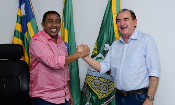 Joel Rodrigues confirma saída da prefeitura e vice Antônio Reis toma posse no sábado