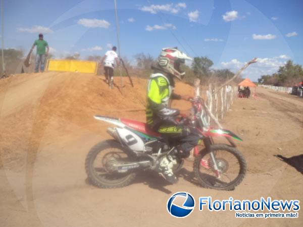 Velocidade e muita adrenalina no 2&deg; Motocross de Nazar&eacute; do Piau&iacute;.(Imagem:FlorianoNews)