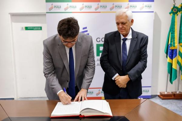 Rafael Fonteles transmite cargo e vai à Europa anunciar investimento em hidrogênio verde no Piauí