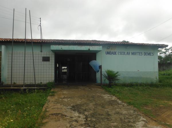 Escola é alvo de assalto em Floriano