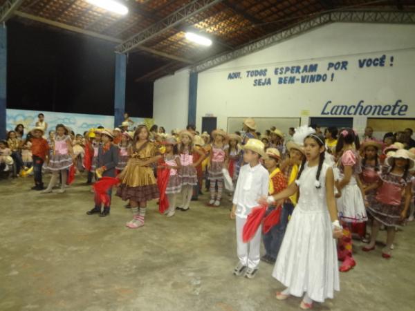 Col&eacute;gio Imparcial realizou tradicional Festa Junina em Bar&atilde;o de Graja&uacute;.(Imagem:FlorianoNews)